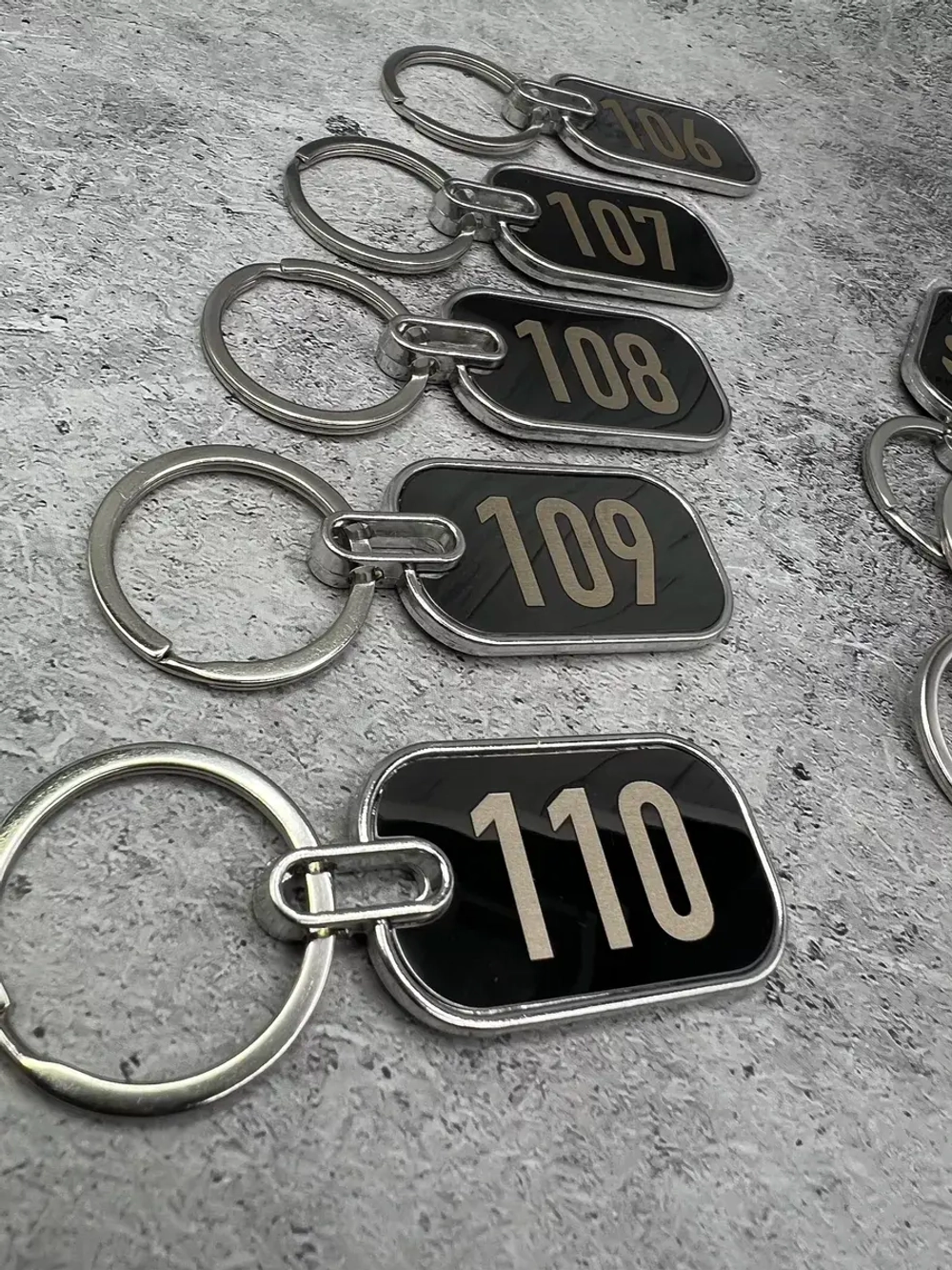 Номерки на ключи металл