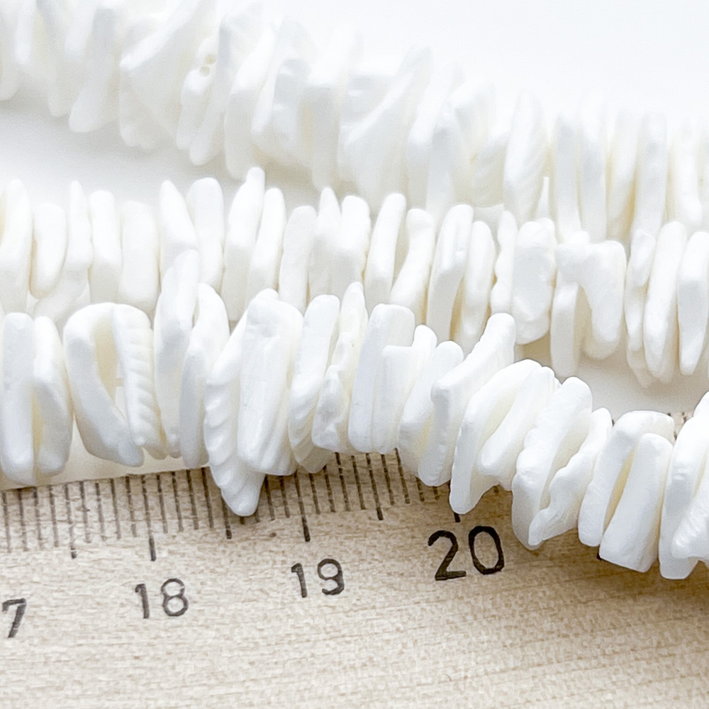 Ракушка, размер около 9-11 мм, цена за отрезок 19 см (1/2 нити)