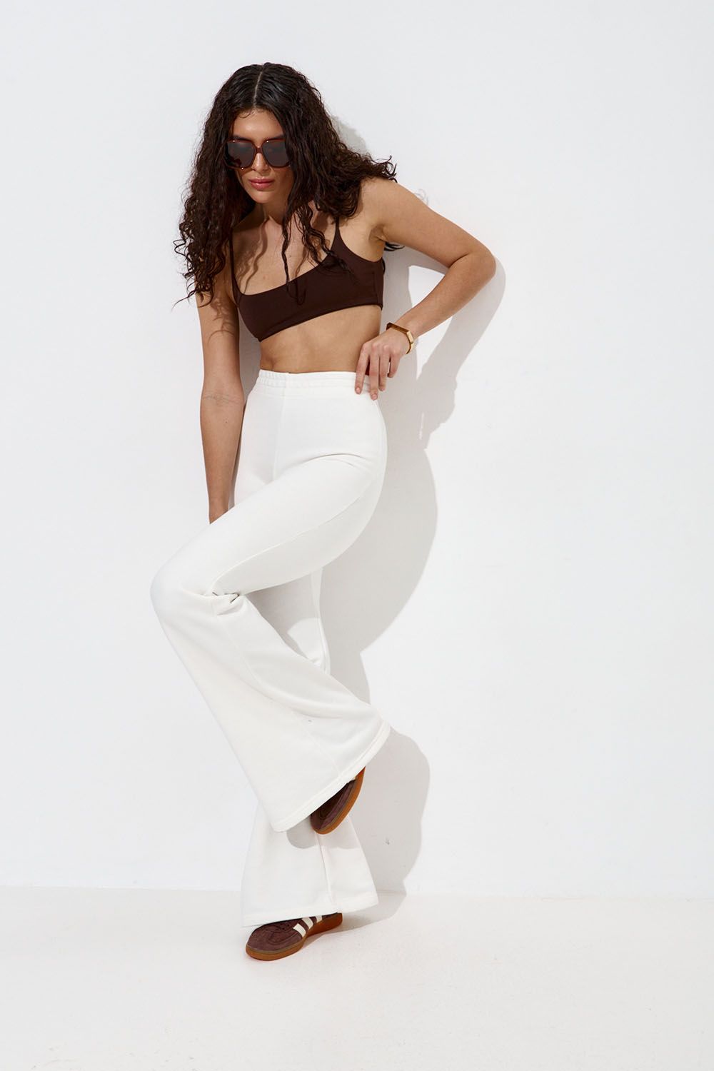 Джоггеры клеш кремового цвета