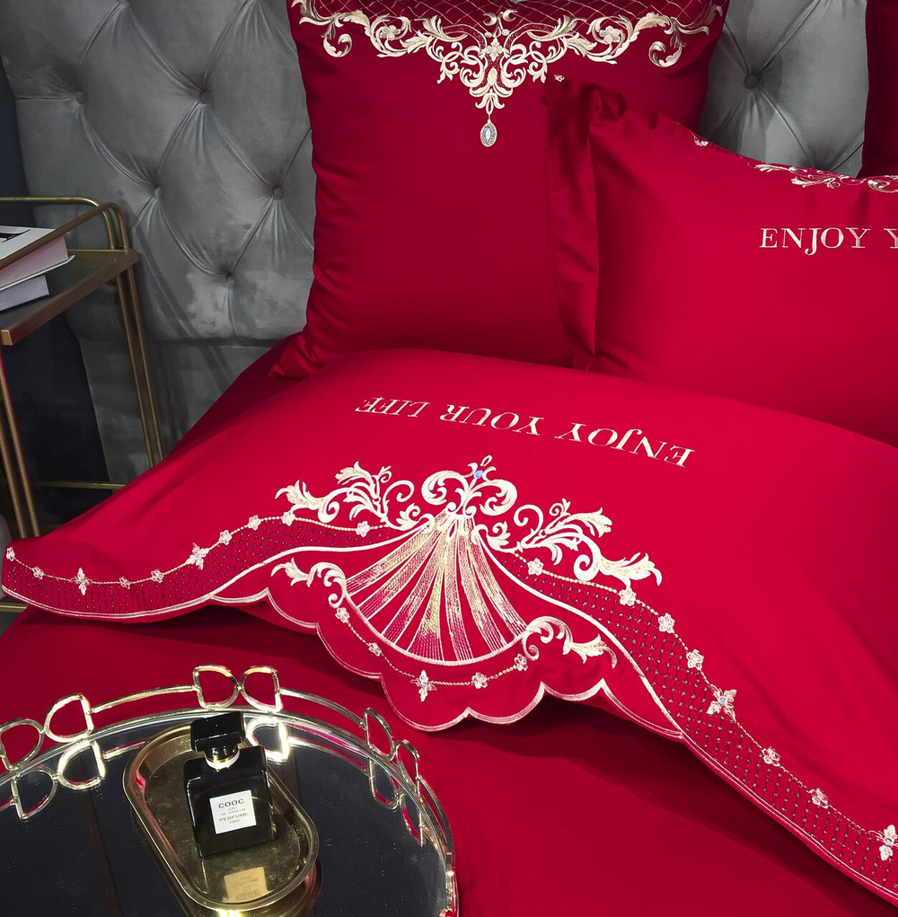 Постельное белье Сатин Гладкокрашеный Вышивка Делюкс на резинке DHCR002