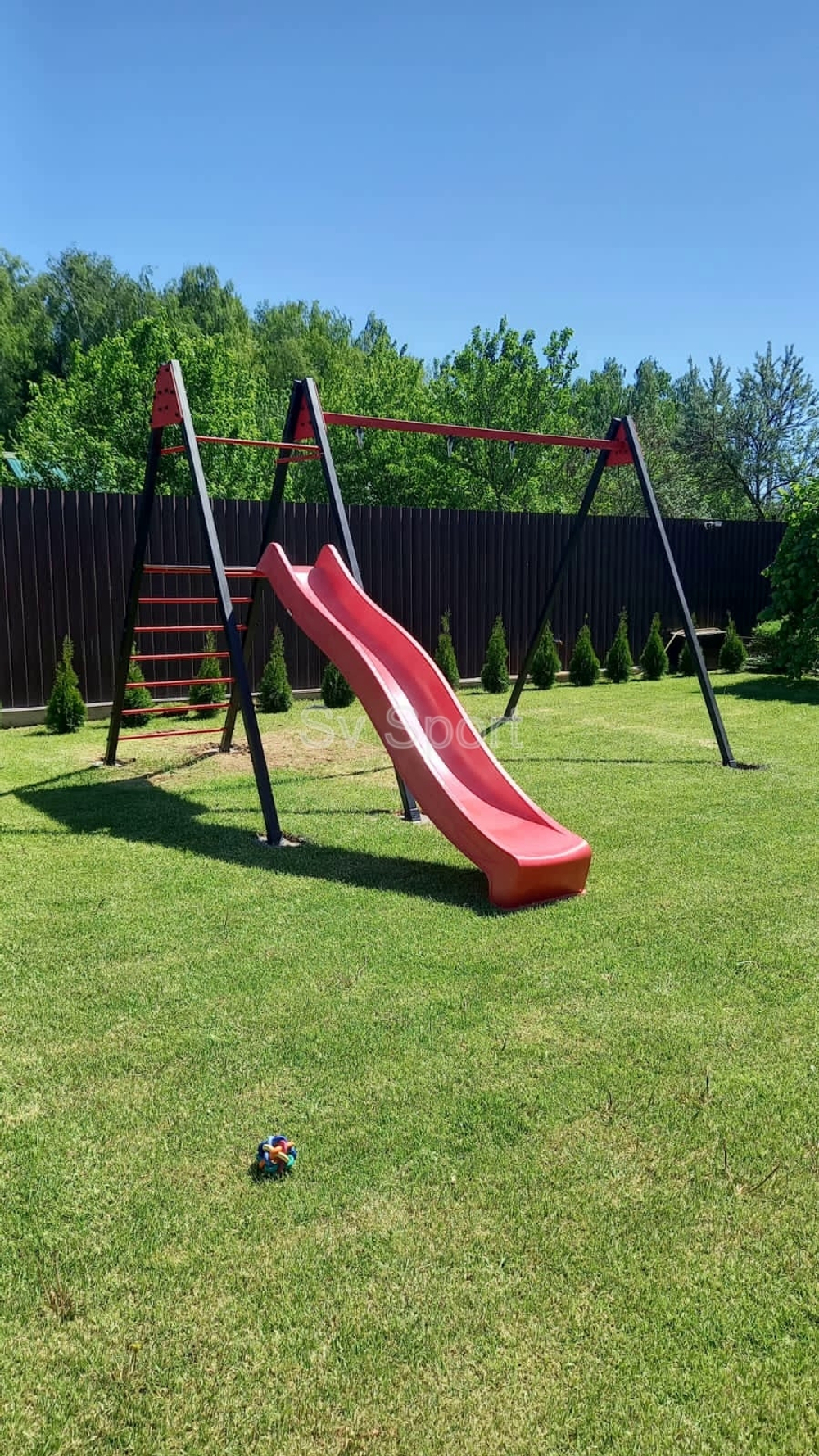 Монтаж уличных качелей Sv Sport с горкой