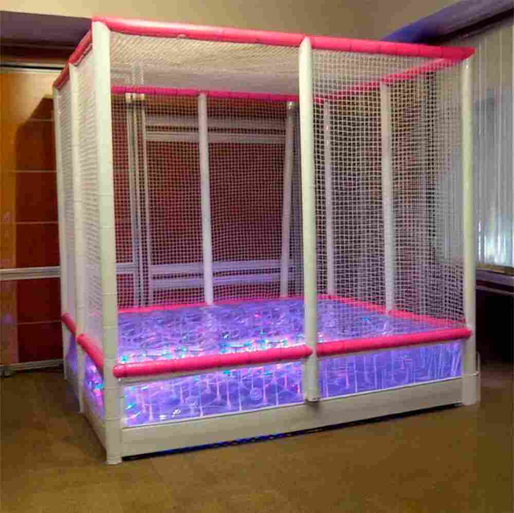 Игровой детский батут с LED-подсветкой в безопасном ограждении, 2,5х2,5х2,75 м