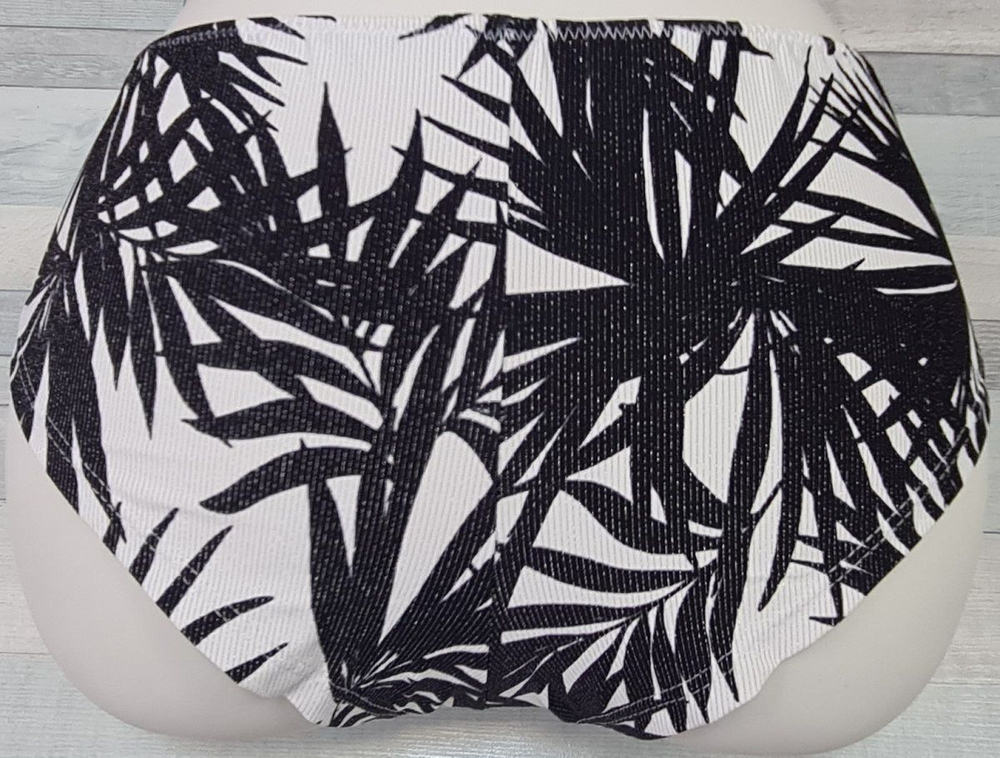 Плавки-бразилиана из ткани с растительным принтом с люрексом (Размер: S) (Цвет: черный с белым)