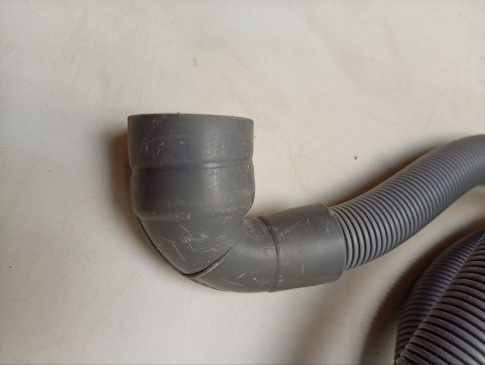 RST703DW кт18 Сливной шланг для стиральных машин Ariston Indesit б/у