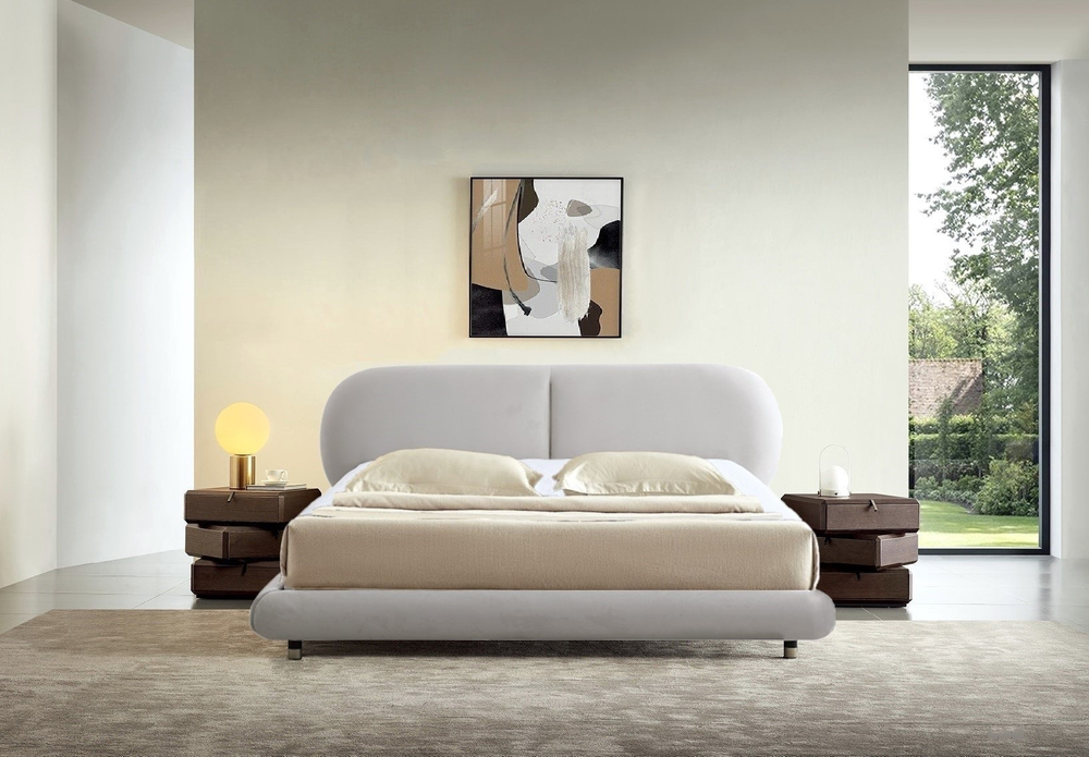 Двуспальная кровать с широким изголовьем Coco