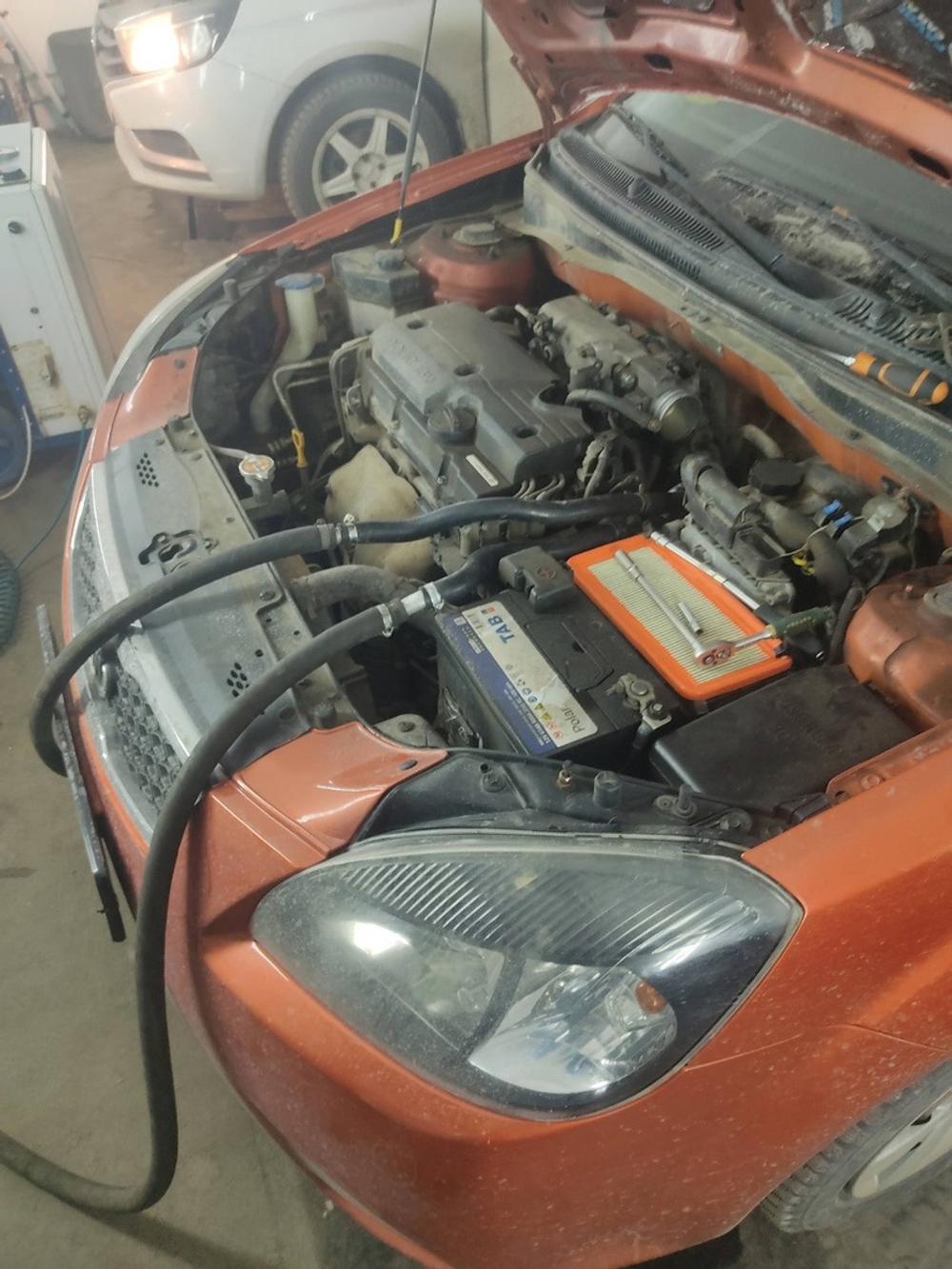 Ремонт и чистка системы охлаждения и системы кондиционирования.