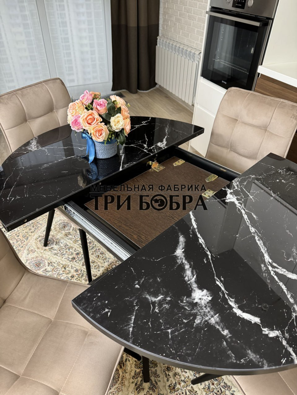 Круглый стеклянный раздвижной стол "Черный оникс" и стулья "ГУЧИ" капучино