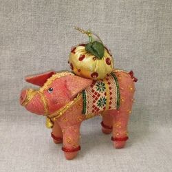 Бисерная ёлочная игрушка Свинка