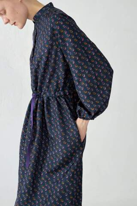 Платье на пуговицах с широкими рукавами из шелка