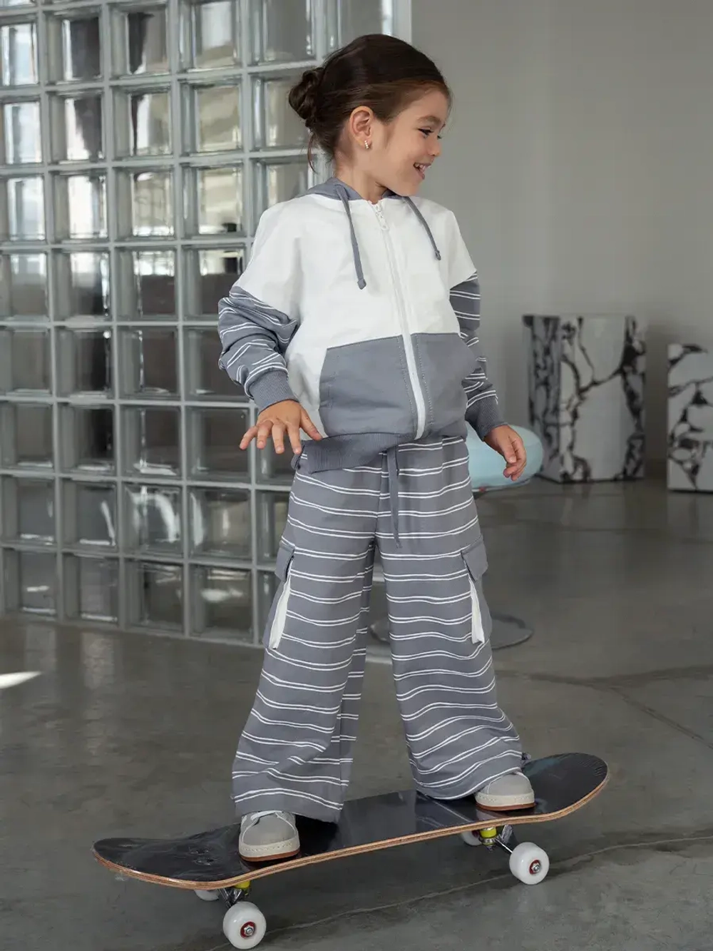 Спортивный костюм для девочки в школу