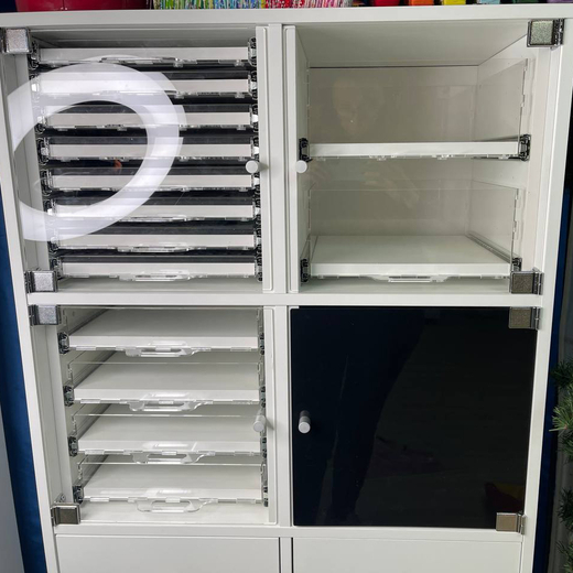 QBox Дверка из оргстекла