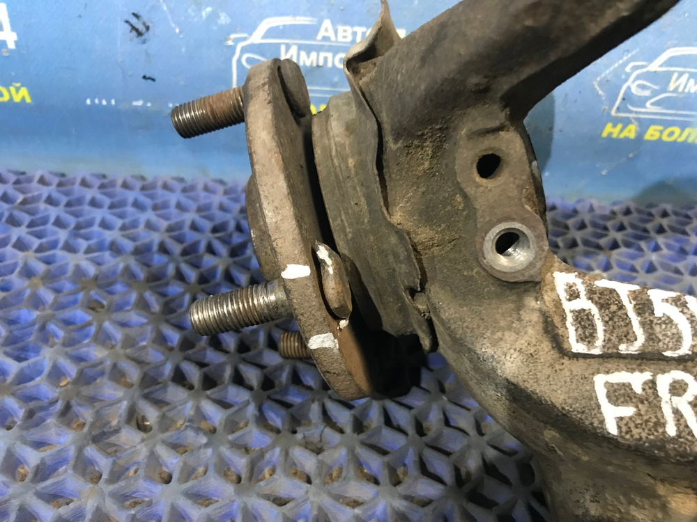 Ступица передняя правая MAZDA FAMILIA 2001