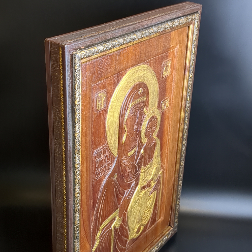 Старинная резная икона "Богоматерь Смоленская. Размер иконы 42,7 х 32 см. Красное дерево