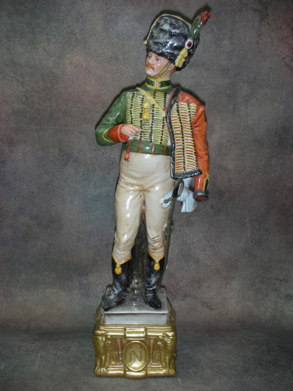 Статуэтка. Фарфор. Солдат Гусар. Capodimonte. Италия