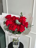 Букет из французских роз и эвкалипта