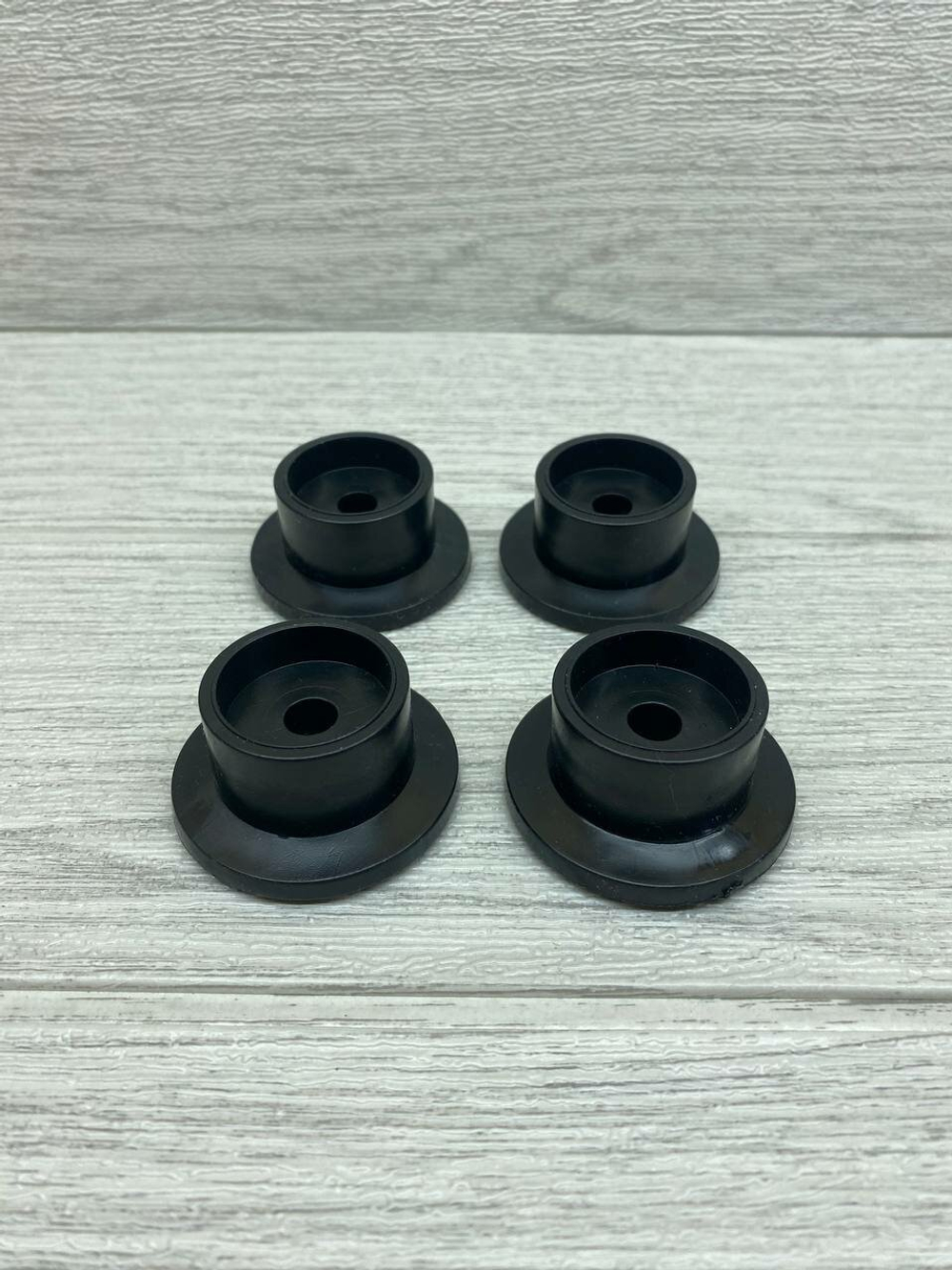 Колесо для мебели ролик для дивана диаметр 48 мм отверстие 8 мм 4 шт