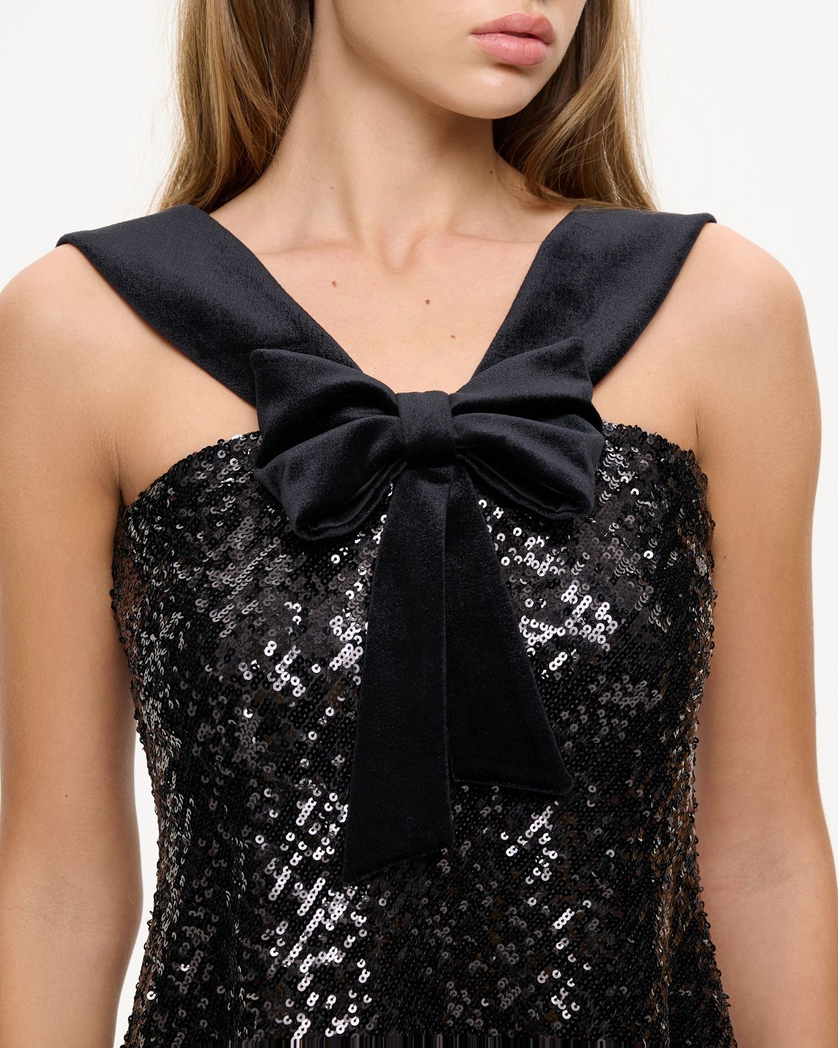 Топ из пайеток и бархата с бантом