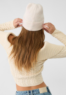 STRADIVARIUS ШАПКА С КОНТРАСТНОЙ ДЕТАЛЬЮ, ЭКРЮ