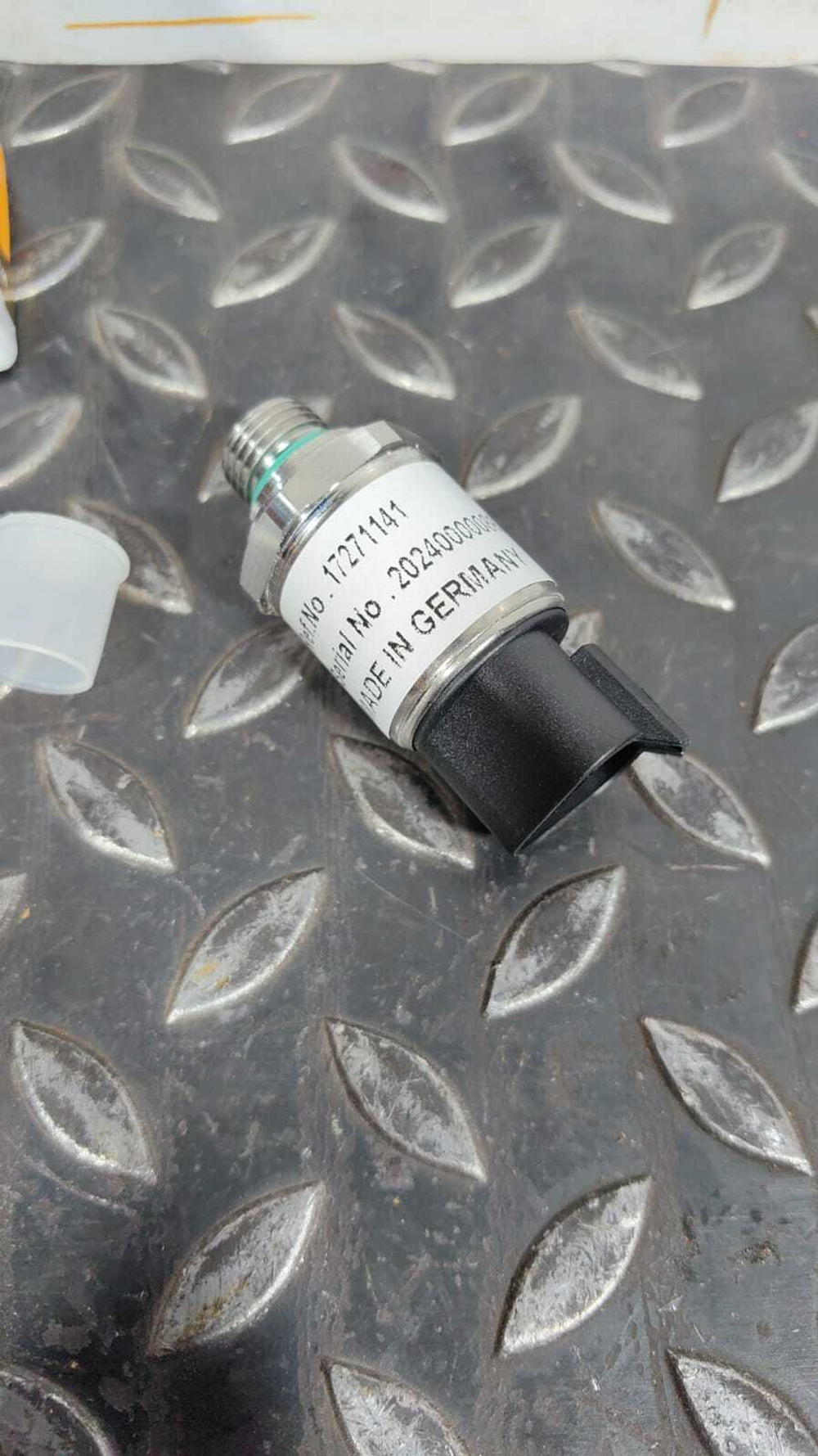 Датчик давления 17271141