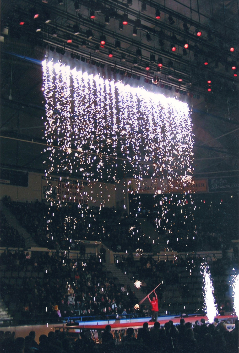Пиротехнический водопад (огнепад)