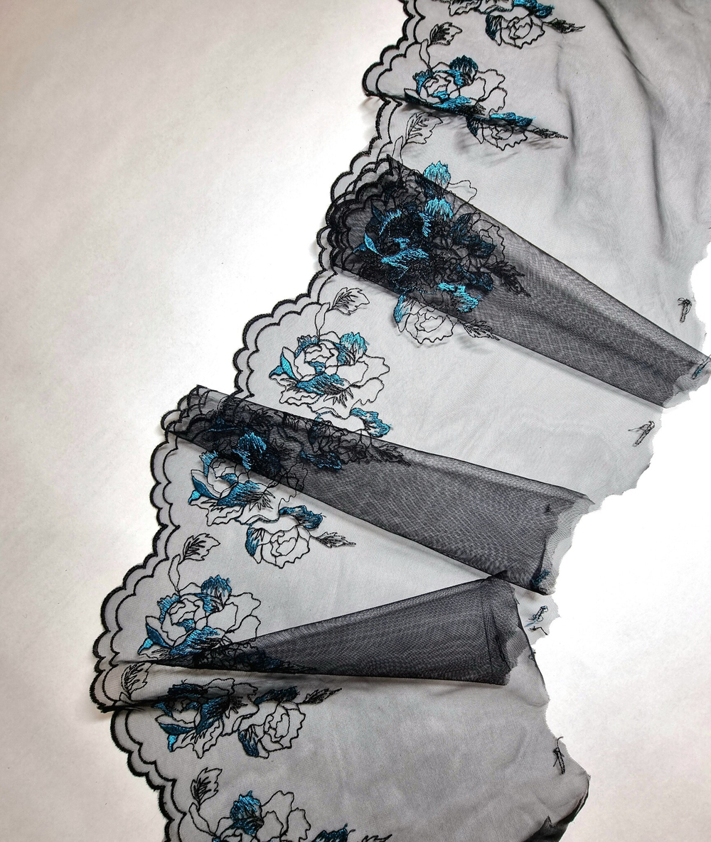 Вышивка на сетке черный/бирюза К044 правая