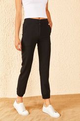 Qadın üçün düyməli qara şalvar 10701070