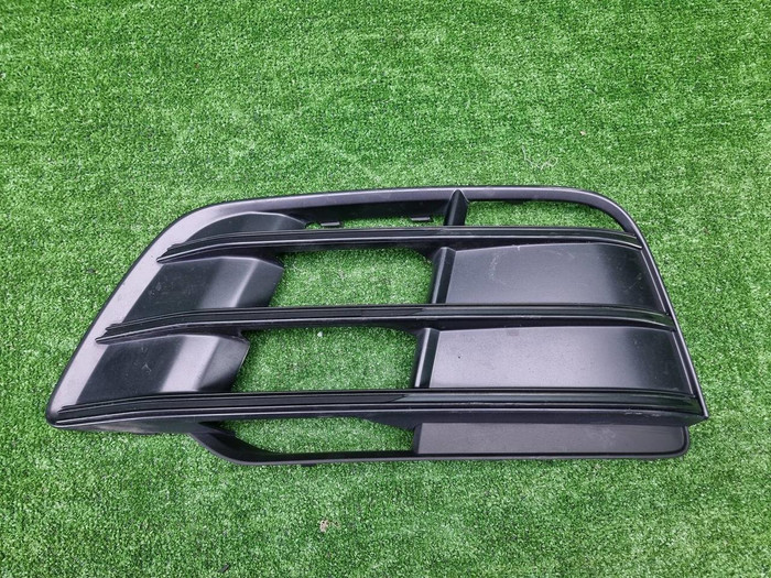 Решетка переднего бампера левая Audi SQ5 2 (17-20)