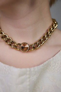 Колье плоская цепь с персиковым кристаллом Swarovski, оттенок золото