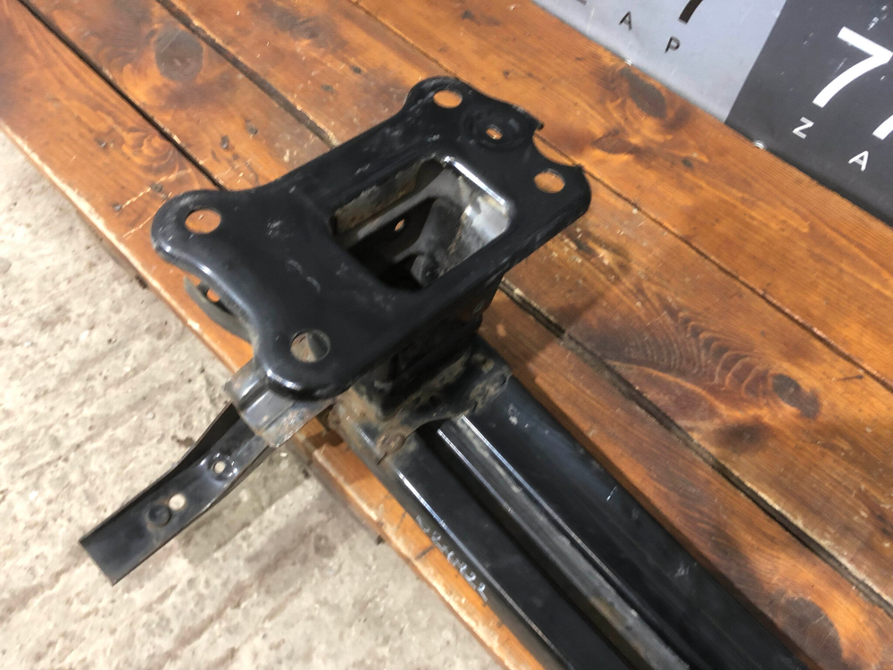 Усилитель переднего бампера Hyundai Tucson 3 (TL) 15-21 Б/У Оригинал 64900D7000