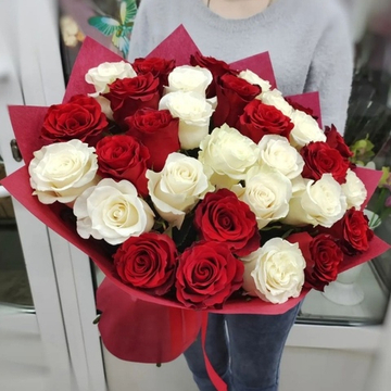 Букет из 31 розы сортов "Эксплорер" и "Мондиаль" (Эквадор 60 см)
