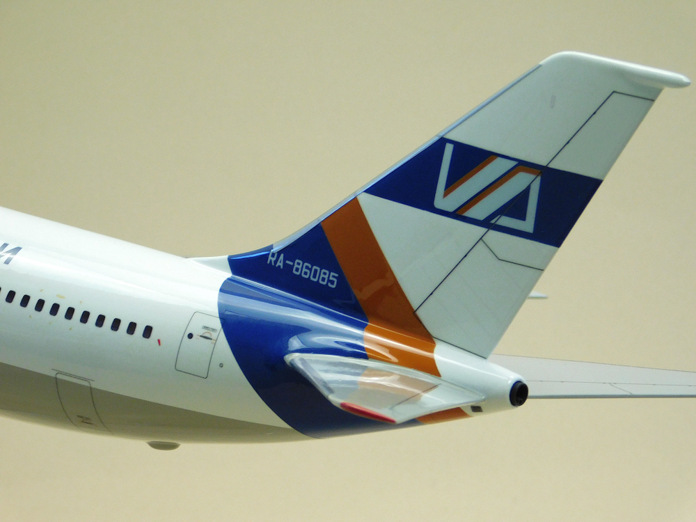 Модель самолета Ил-86 (М1:100, Внуковские авиалинии)