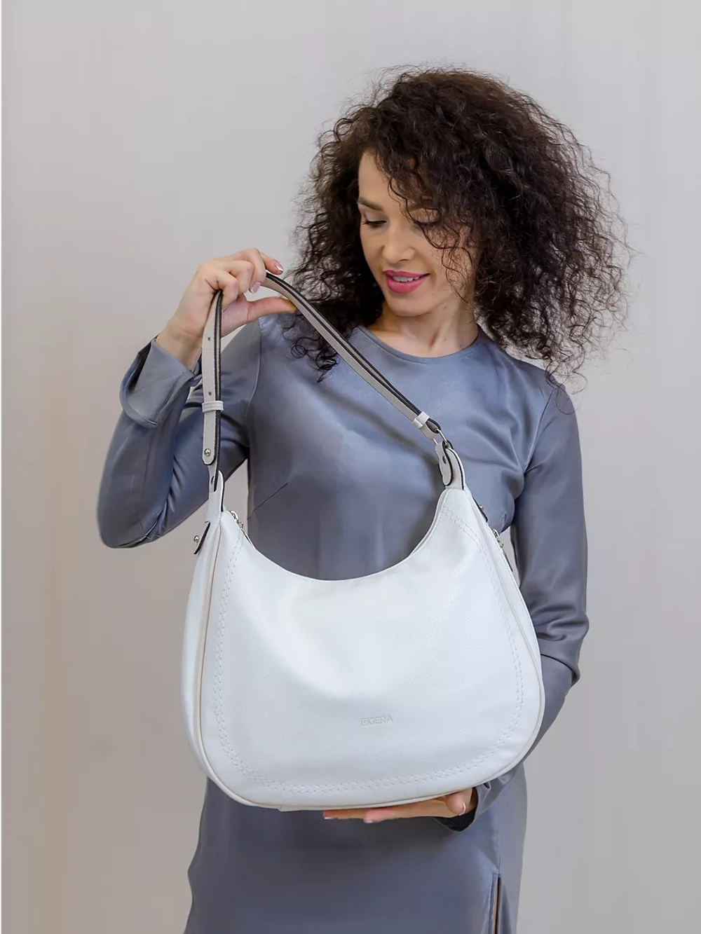 Сумка через плечо средняя классическая