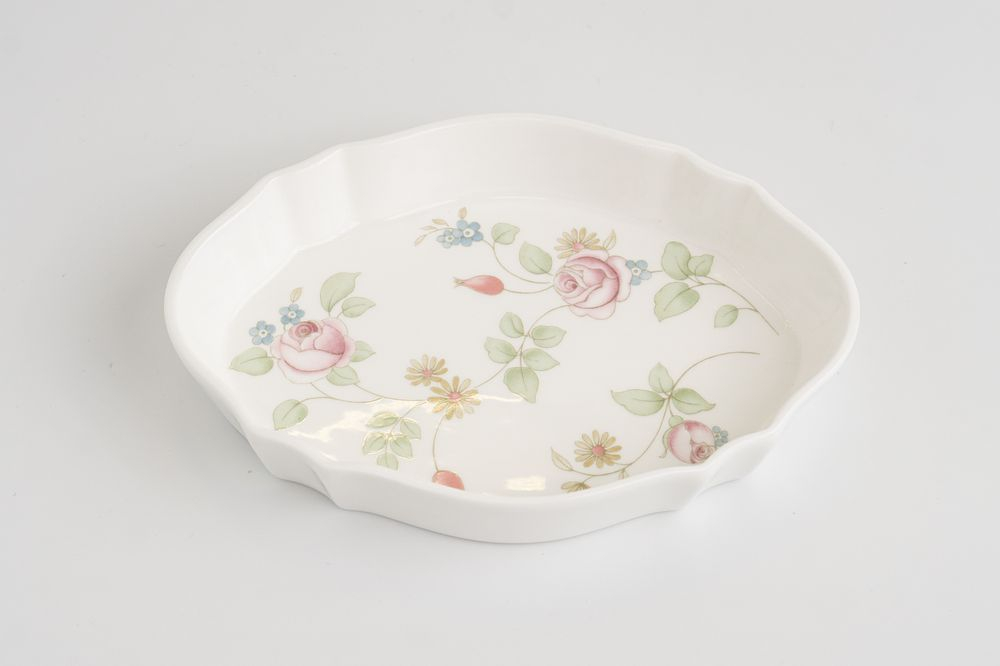 Мелочница из костяного фарфора с изображением шиповника