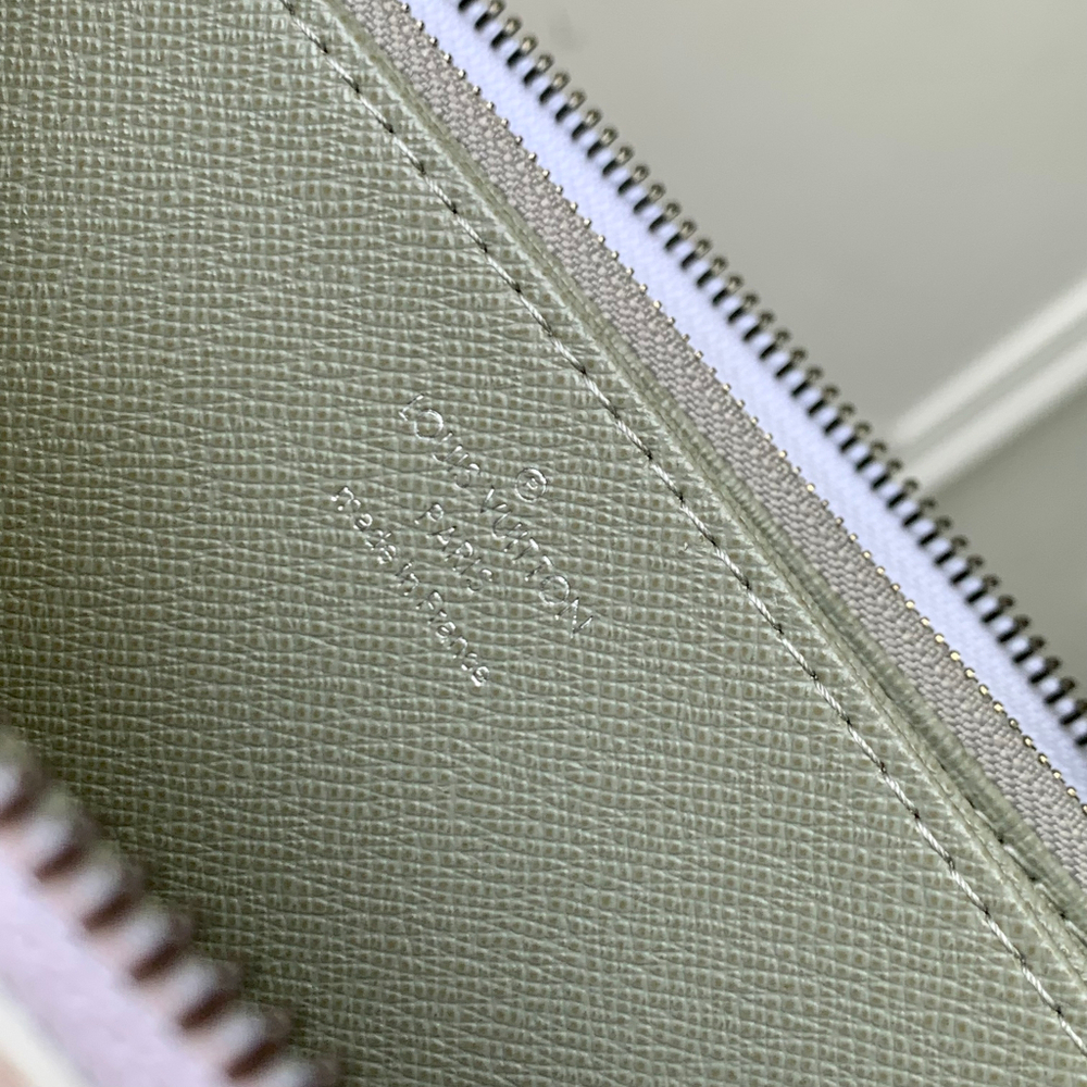 Louis Vuitton Zippy Wallet