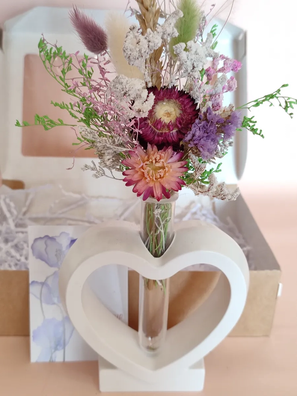 Подарочный набор ваза с букетом на 8 марта