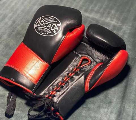 Боксерские перчатки Arcade на шнуровке Red