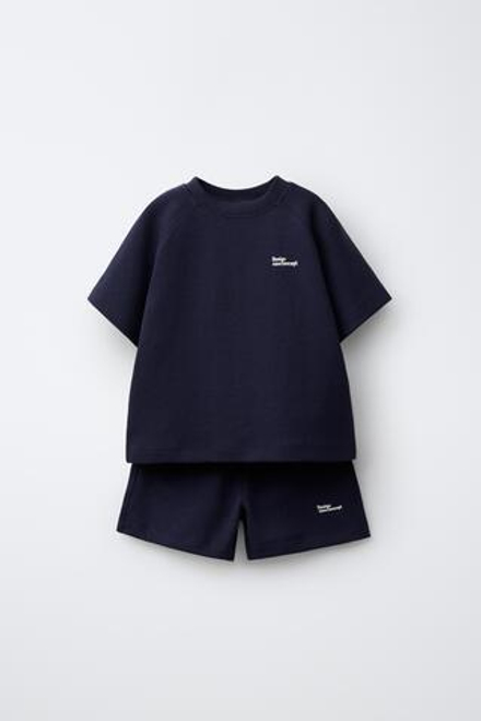 ZARA КОМПЛЕКТ ИЗ ФУТБОЛКИ И ШОРТОВ ИНТЕРЛОК, МОРСКОЙ СИНИЙ