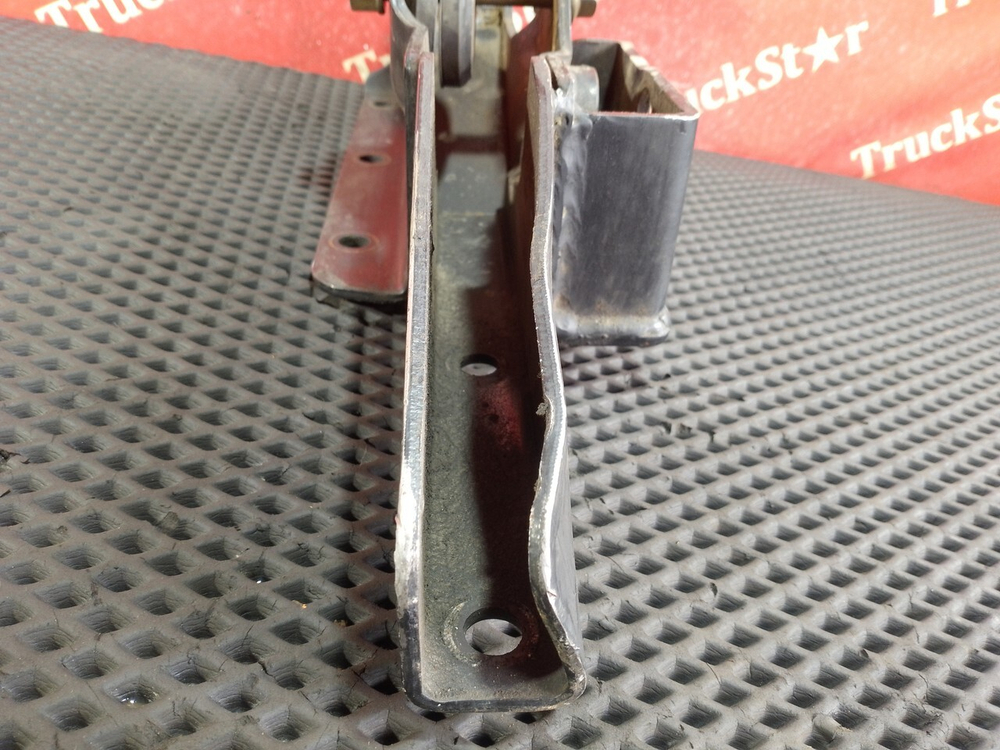 Кронштейн (дефект) торсиона кабины правый 2024г.