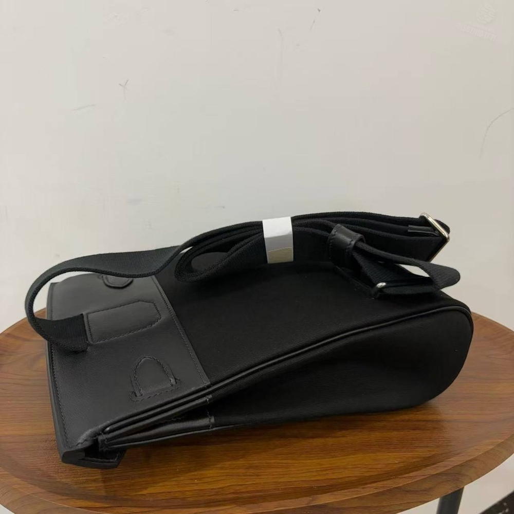 Нагрудная сумка-слинг Hermes