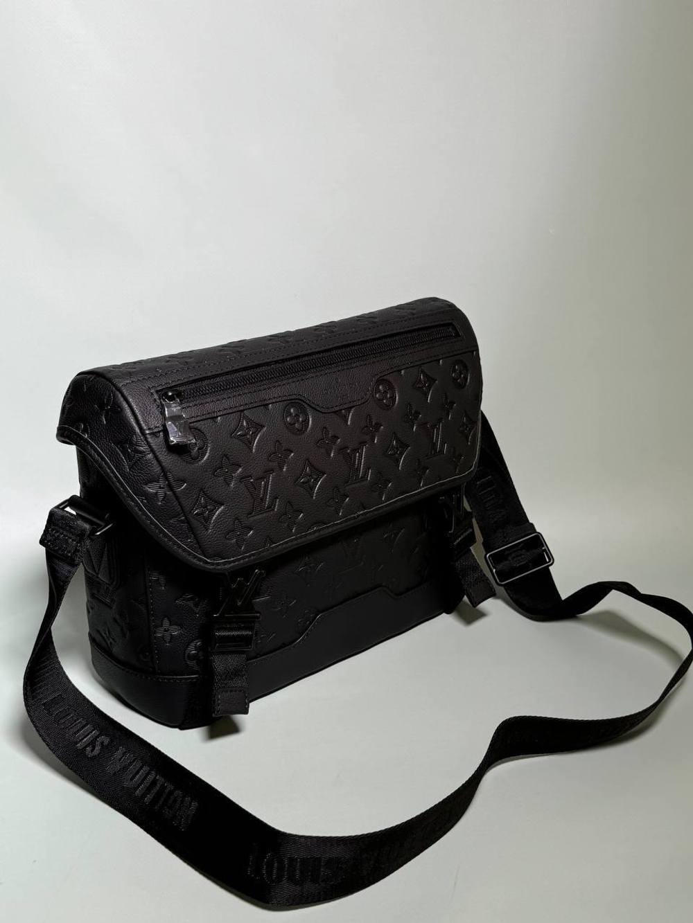 Сумка-мессенджер Louis Vuitton