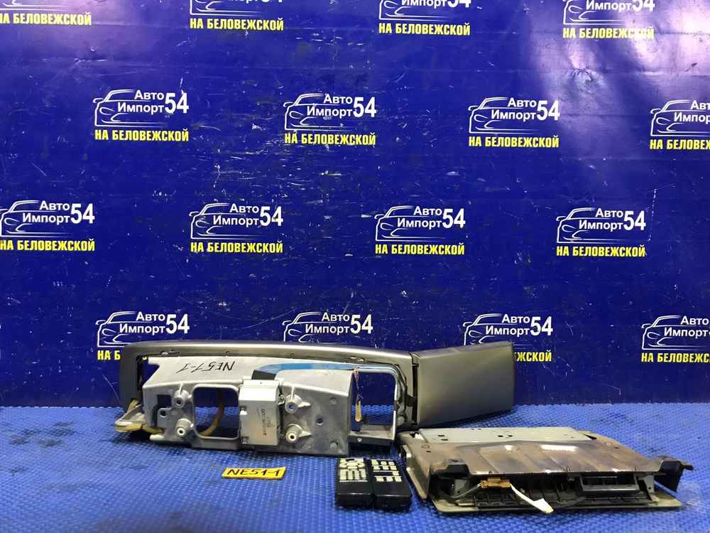 Монитор NISSAN ELGRAND 2005