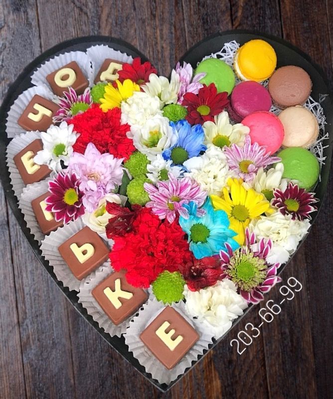 Цветы и шоколадные буквы «Доченьке» #1165