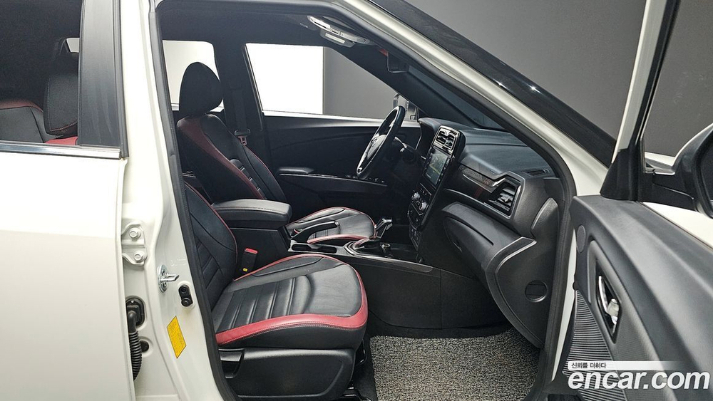 KG Mobility (Ssangyong) Very New Tivoli Бензин 1.5 2WD (11.2019)