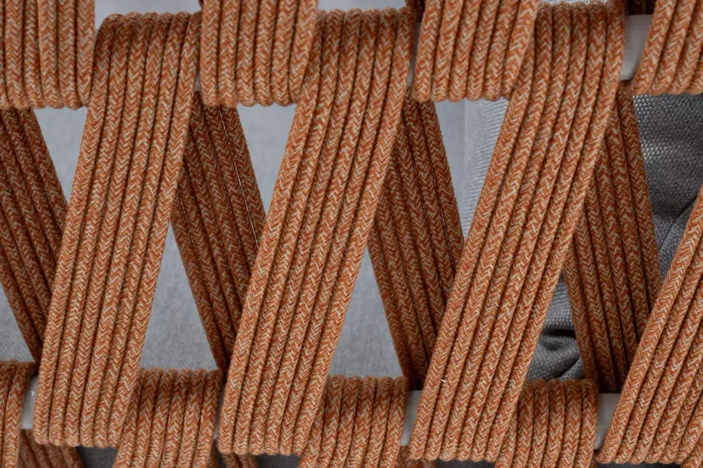 "Диего" кресло плетеное из роупа, каркас алюминий светло-серый (RAL7035) муар, роуп оранжевый меланж круглый, ткань светло-серая