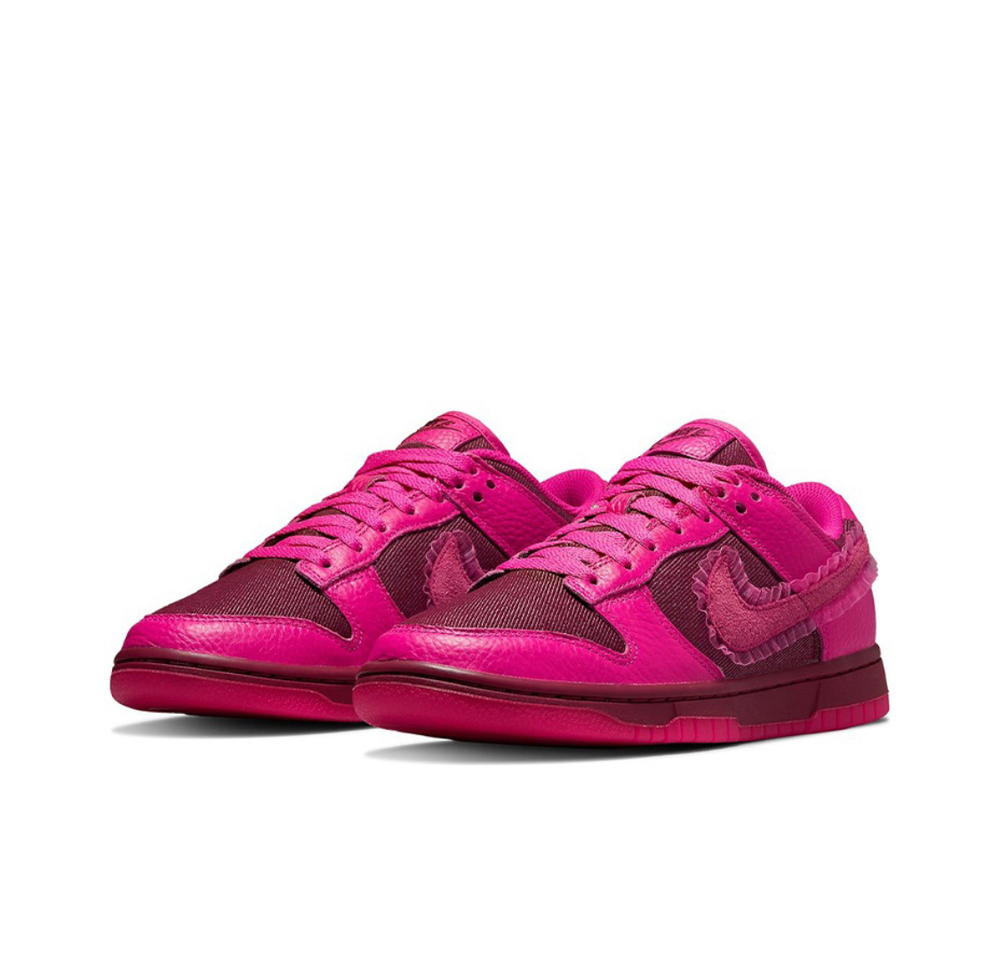 Nike Dunk Low 'Valentine's Day'