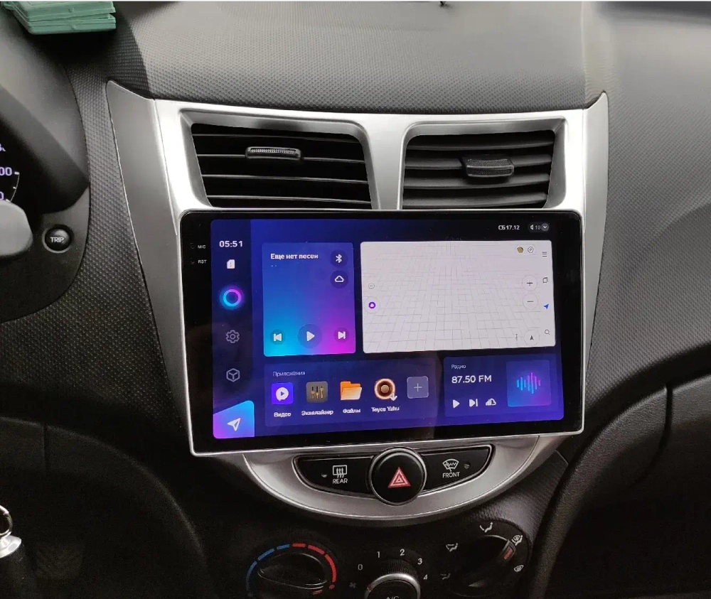 Магнитола для Hyundai Solaris 1 2010-2016 (рамка серебро) - Parafar PF067RN2K на Android 13, QLED+2K, ТОП процессор, 4Гб+32Гб, CarPlay, 4G SIM-слот