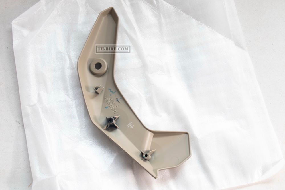 64303-K20-900ZC. GARNISH, R. FR. *Y215*. HONDA