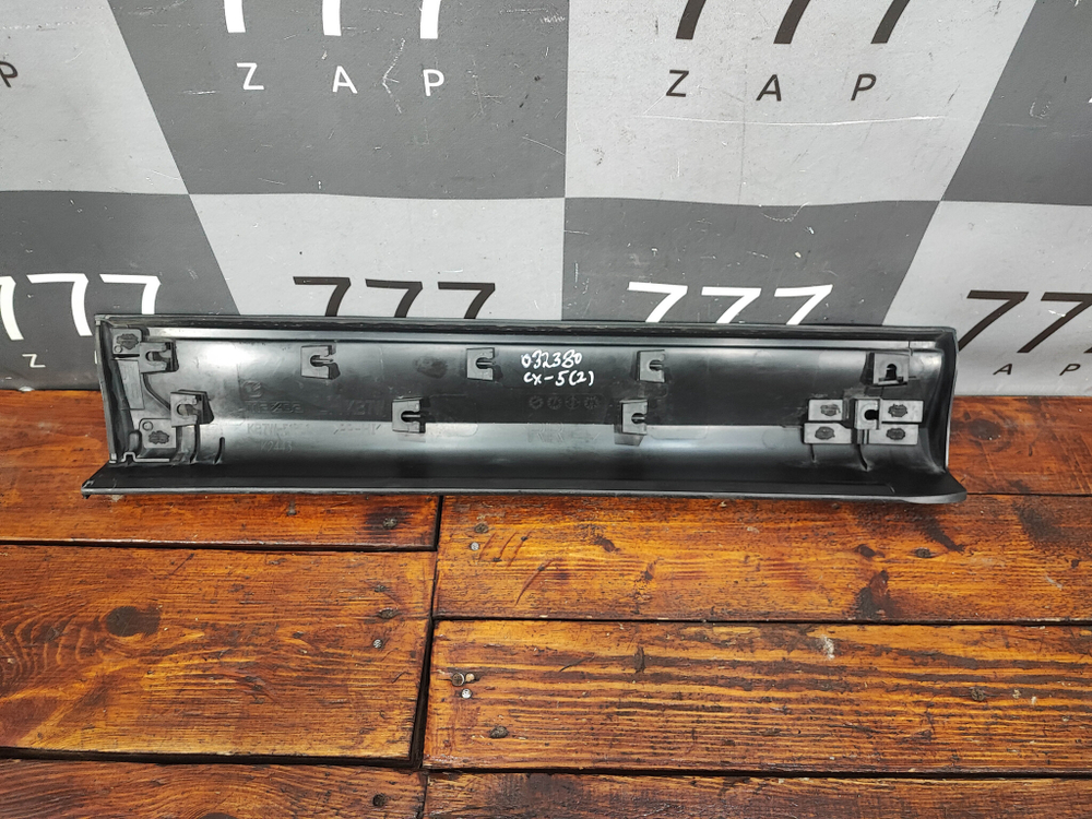 Накладка двери задней левой Mazda CX-5 2 (KF) 17-нв Б/У Оригинал KB7W51RD1