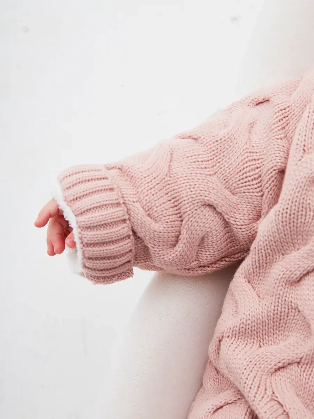 Комплект вязаный новорожденному: комбинезон+шапка+пинетки