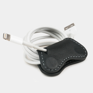 Чехол-держатель для наушников и проводов Papillon Easy из натуральной кожи теленка, черного цвета